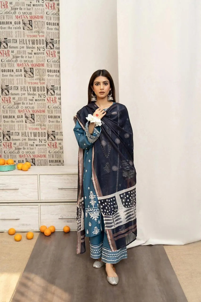 Lilac Embroidered Lawn 3Pcs Suit Set with Printed Diamond Dupatta